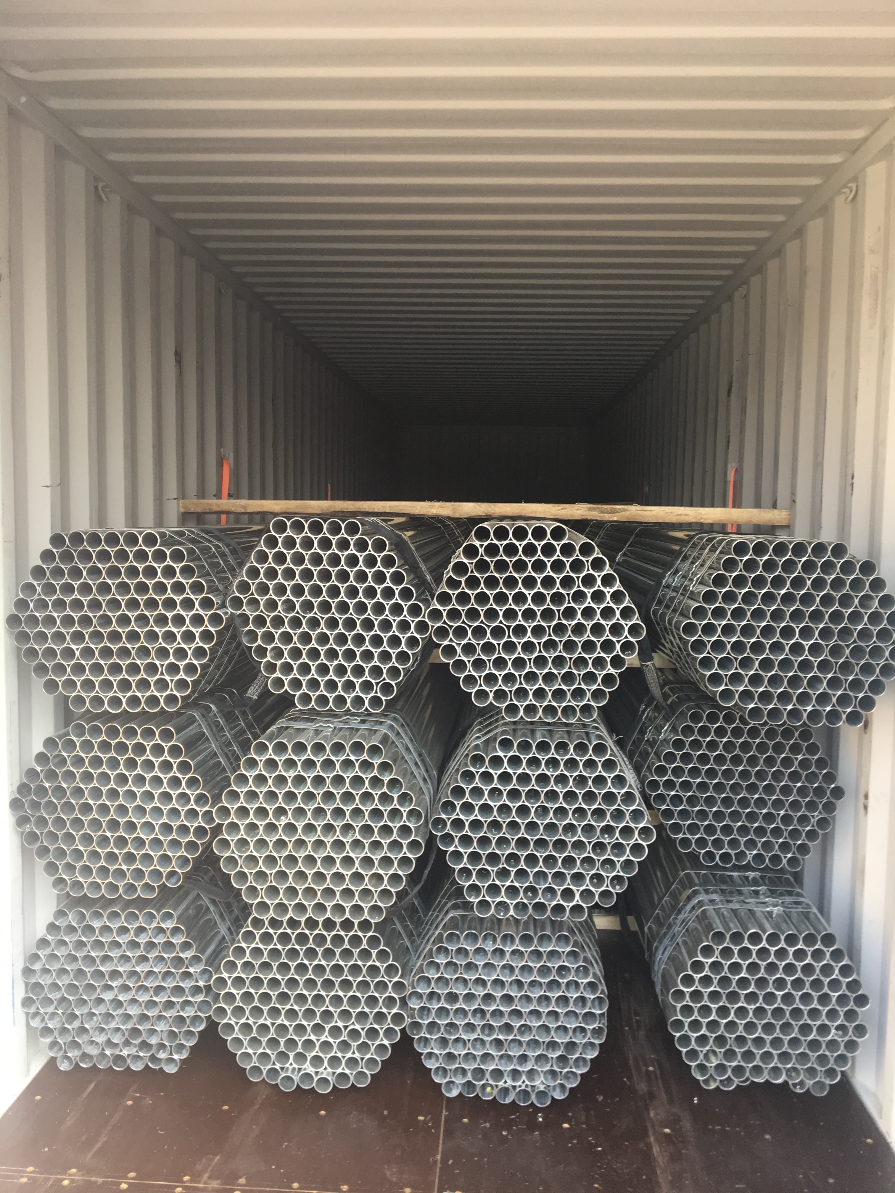 gi round pipe load containers